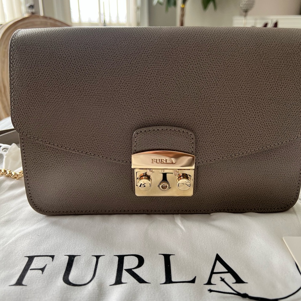 Furla Metropolis bag in the color SABBIA 100% leather on exterior